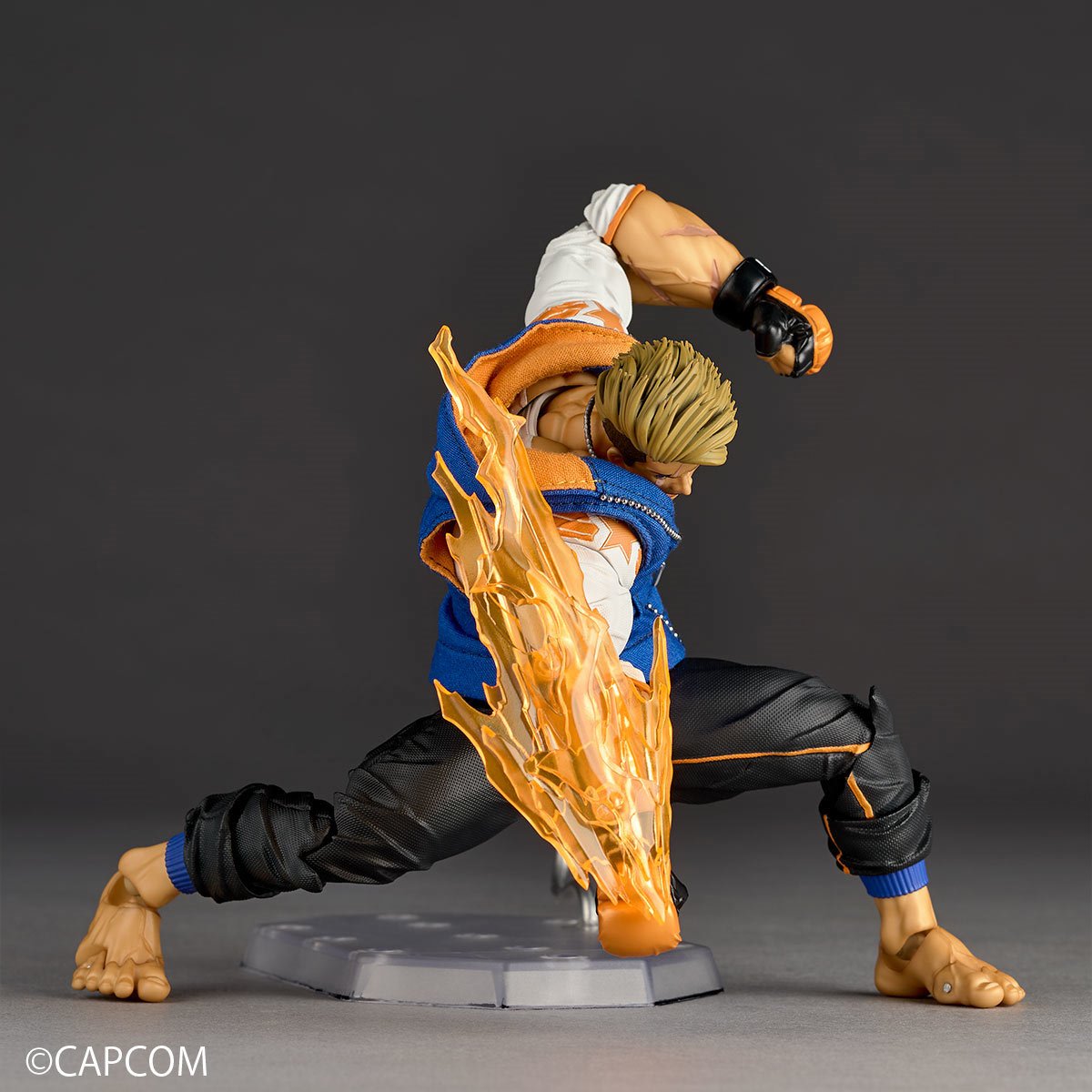 PRE-ORDER Street Fighter 6 Luke Revoltech Amazing Yamaguchi Action Figure DC220806 US-Import